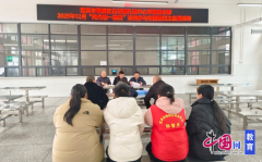 <strong>核心学校总务处担任食堂办理的涂显成代</strong>